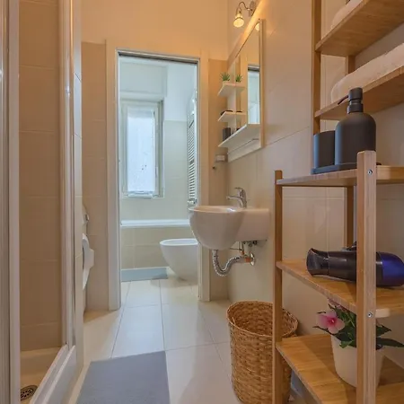 Bright & Cozy 2 Bedroom Flat 50m From M4 Stop Milan