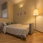 Daire Bright & Cozy 2 Bedroom Flat 50m From M4 Stop *