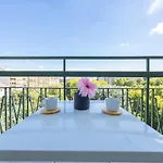 Daire Bright & Cozy 2 Bedroom Flat 50m From M4 Stop Milano