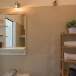 Bright & Cozy 2 Bedroom Flat 50m From M4 Stop Daire