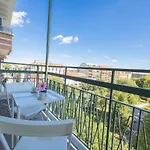 Daire Bright & Cozy 2 Bedroom Flat 50m From M4 Stop *