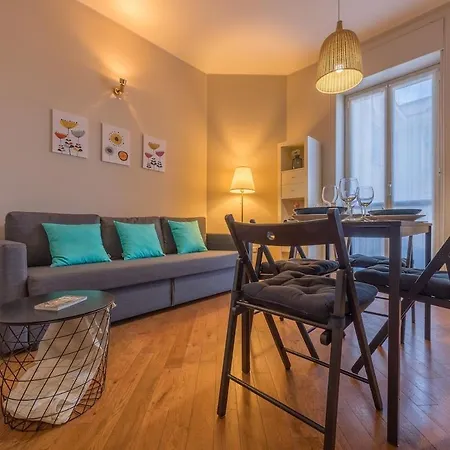 Bright & Cozy 2 Bedroom Flat 50m From M4 Stop Daire *