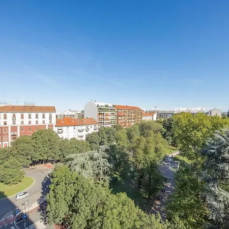 Bright & Cozy 2 Bedroom Flat 50m From M4 Stop Milano