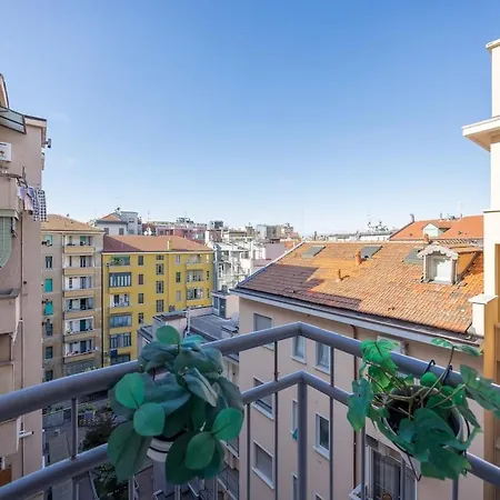 Bright & Cozy 2 Bedroom Flat 50m From M4 Stop Daire