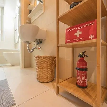 Bright & Cozy 2 Bedroom Flat 50m From M4 Stop Appartement Milaan