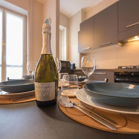 Bright & Cozy 2 Bedroom Flat 50m From M4 Stop